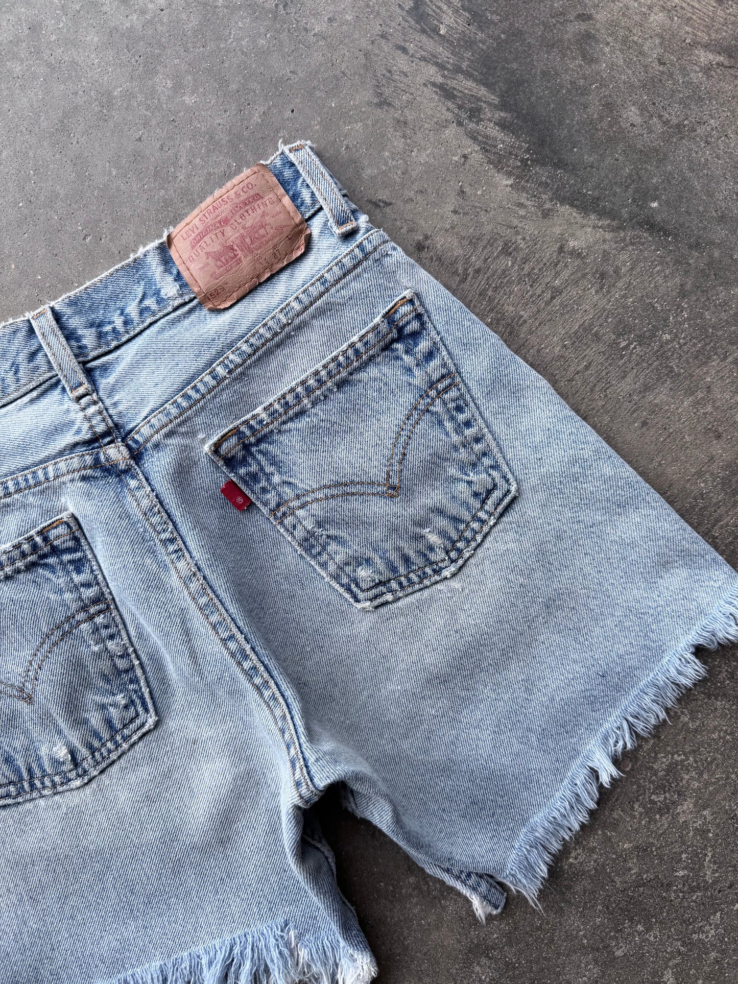 529 Levi’s Denim Shorts - 27x5.5