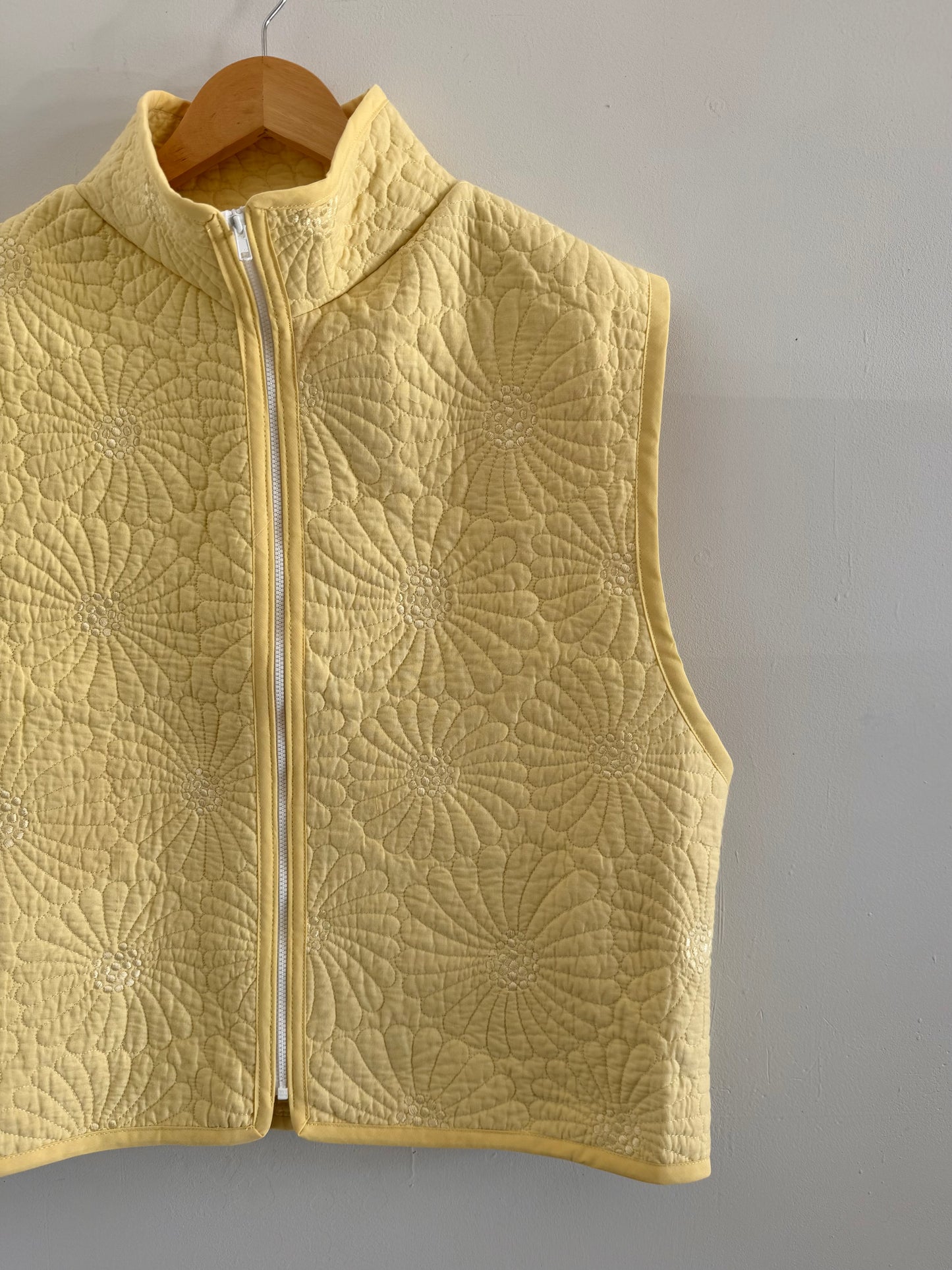 Quilt Zip Up Vest - L