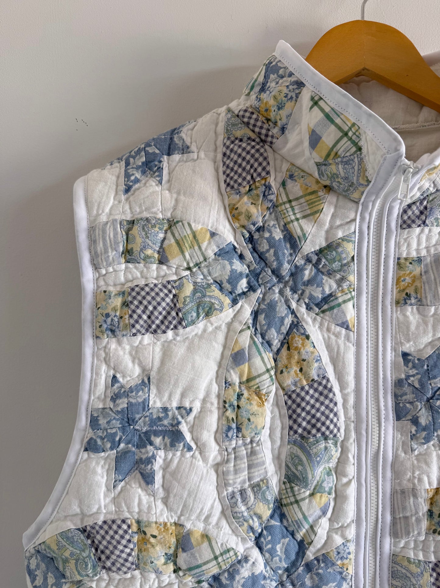 Quilt Zip Up Vest - L