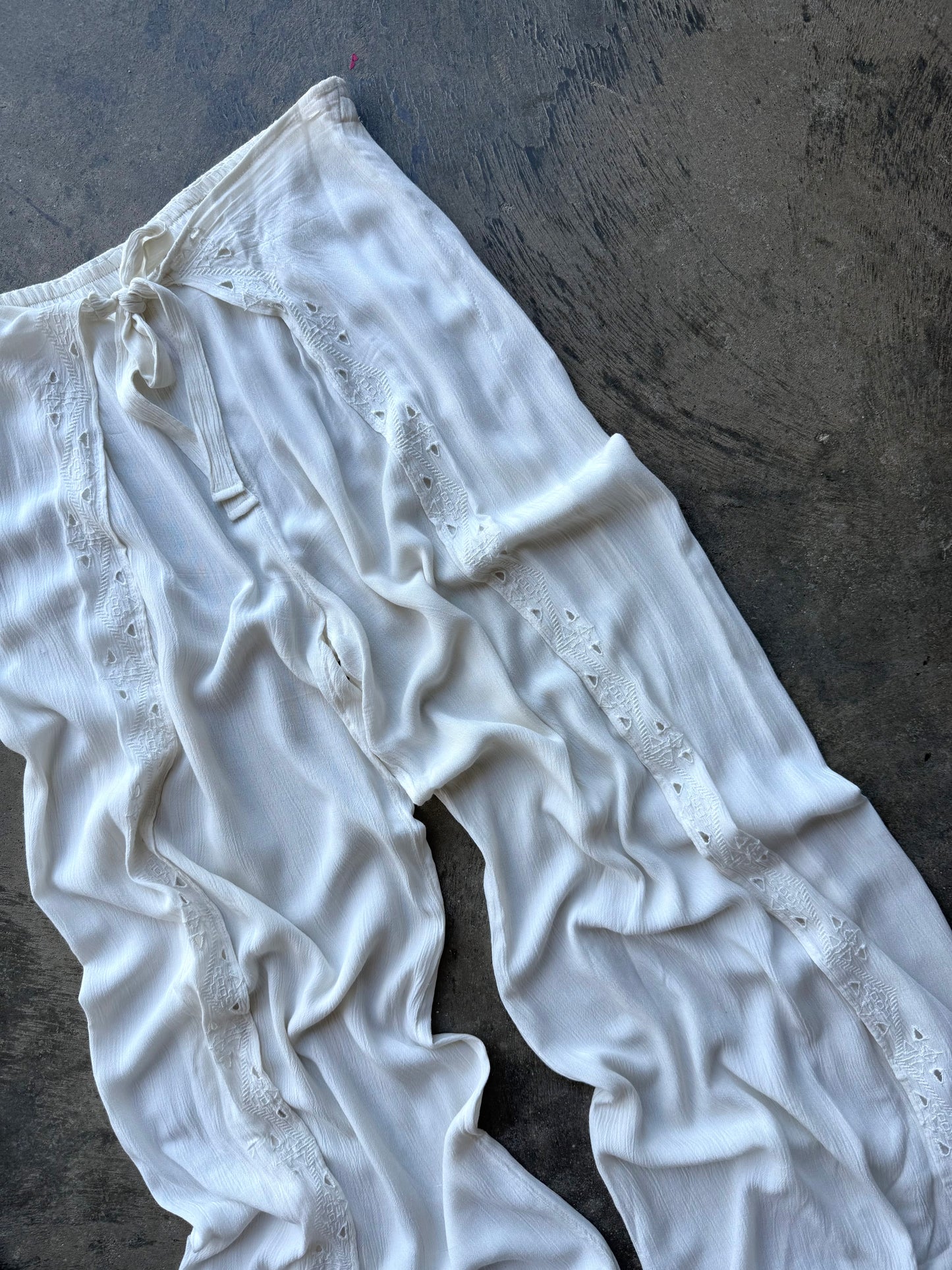 Cutout Flowy Pants - M