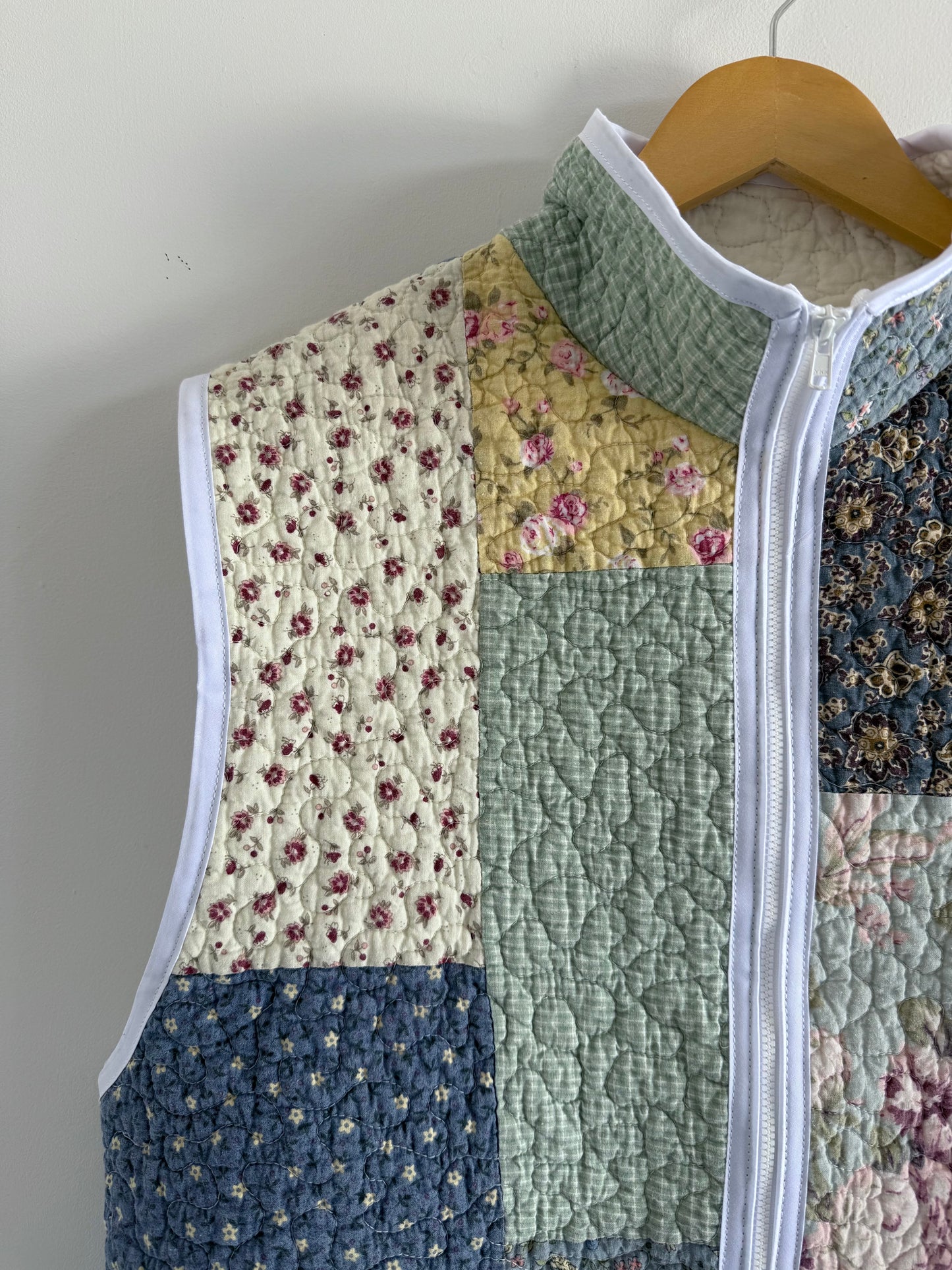 Quilt Zip Up Vest - M
