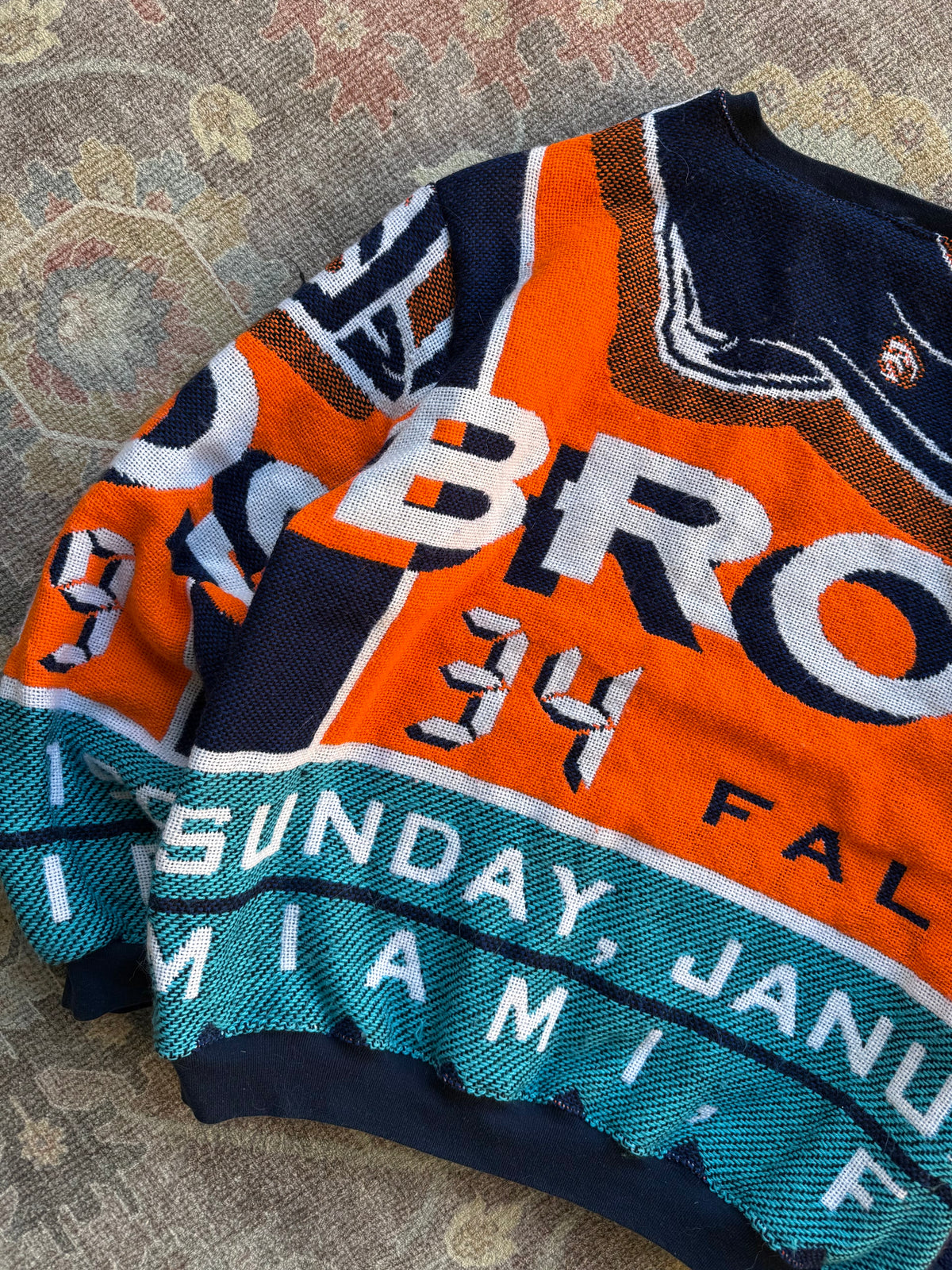 Broncos Blanket Crew - S/M