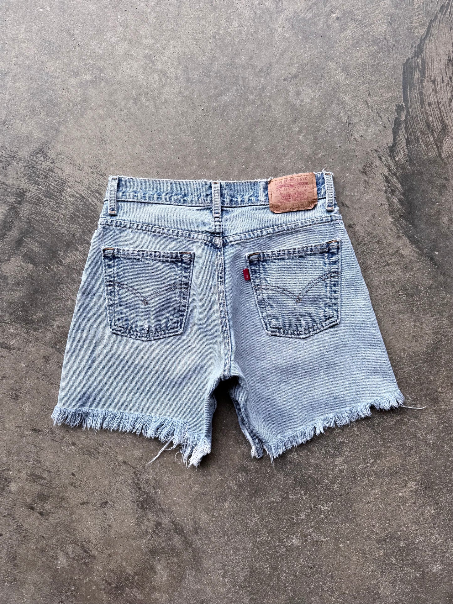 529 Levi’s Denim Shorts - 27x5.5