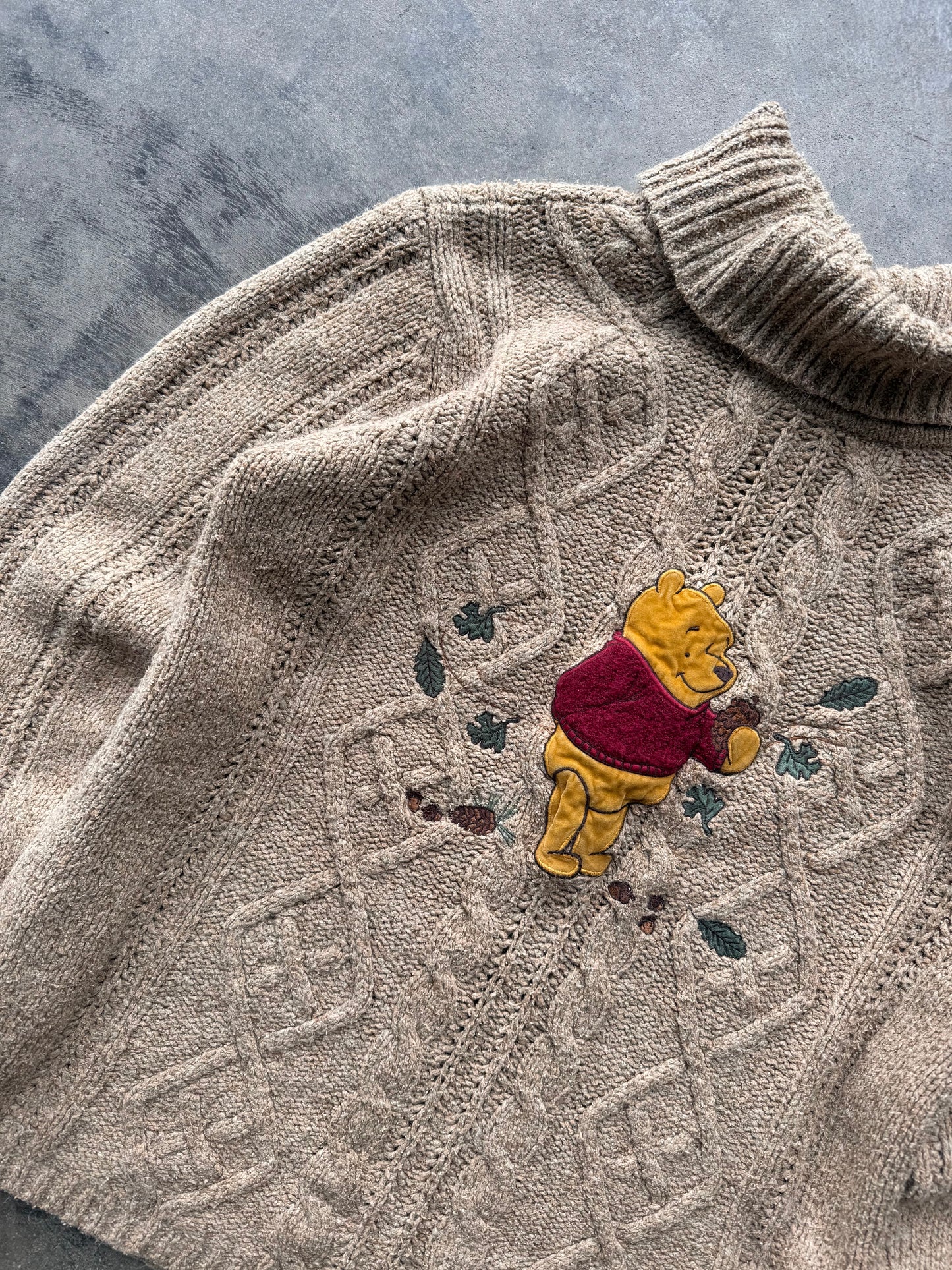Pooh Sweater - M