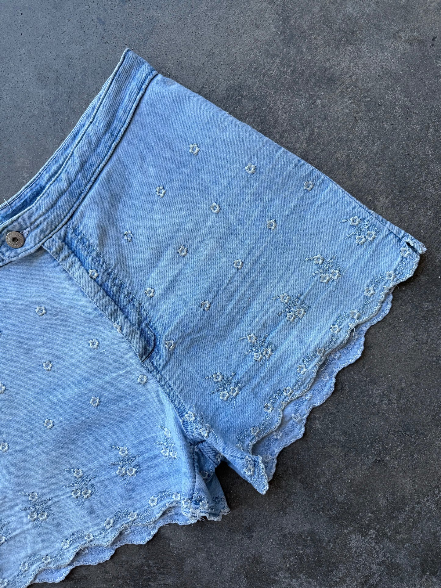 Flower Denim Shorts - 30x3