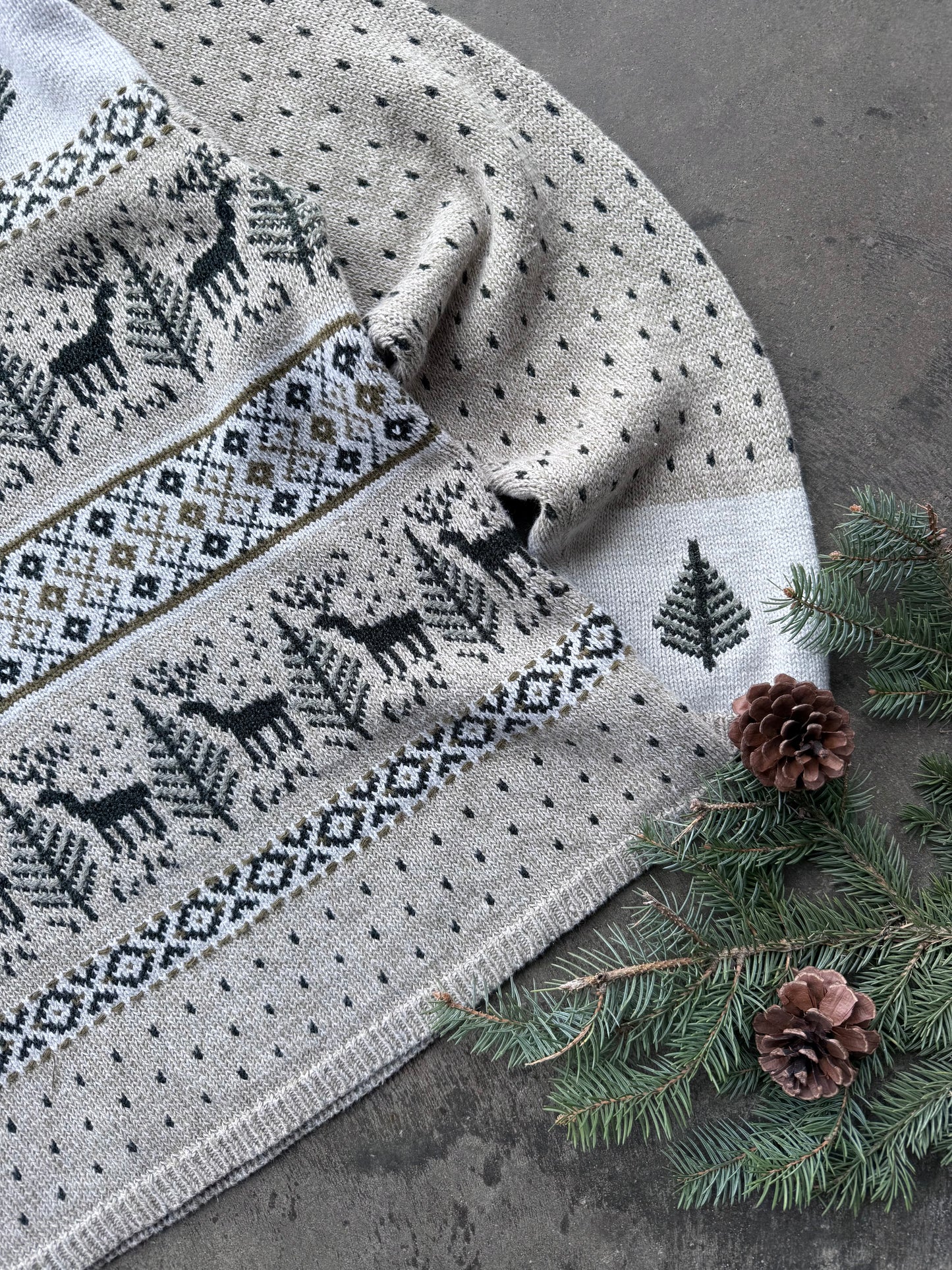 Reindeer Sweater - L