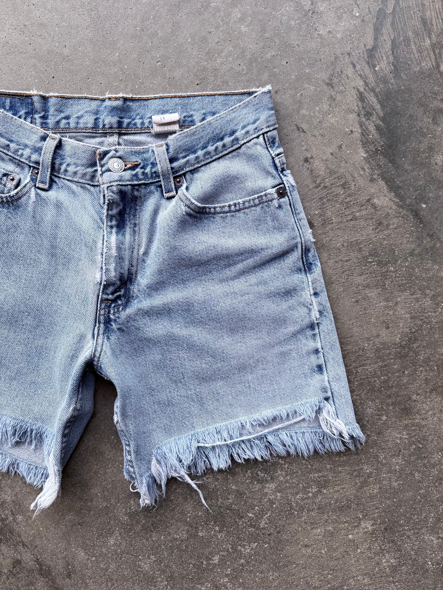 529 Levi’s Denim Shorts - 27x5.5