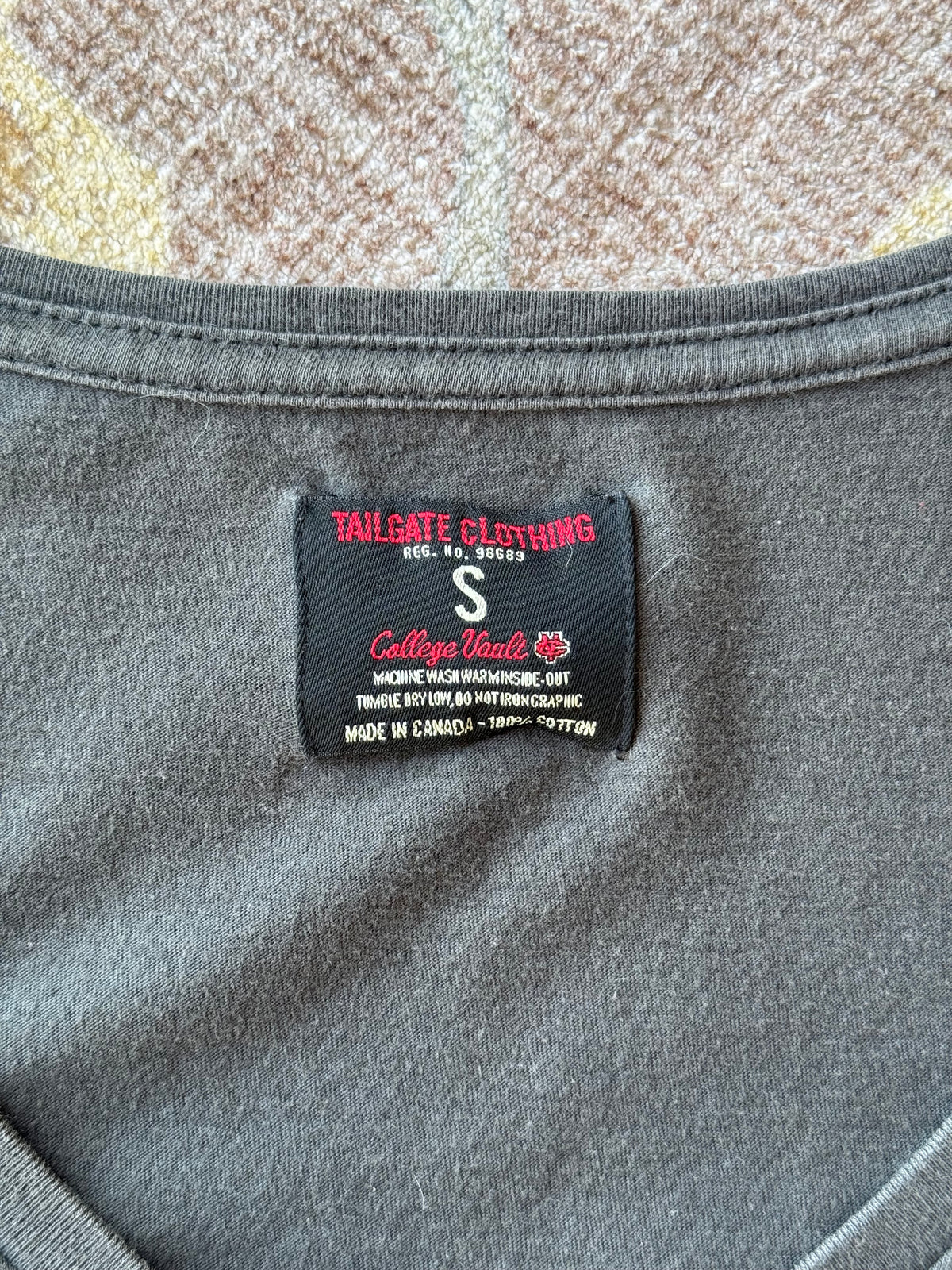 Iowa Vneck Tee - S