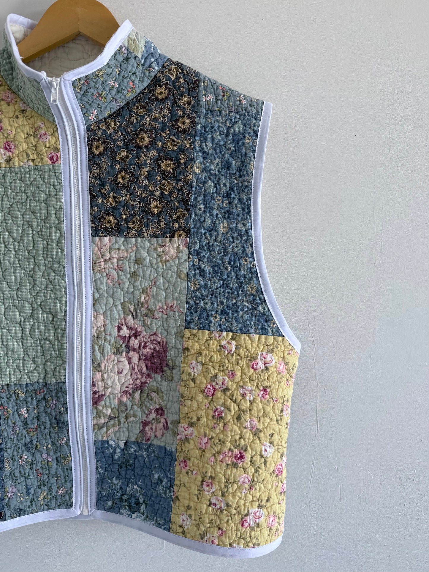 Quilt Zip Up Vest - M
