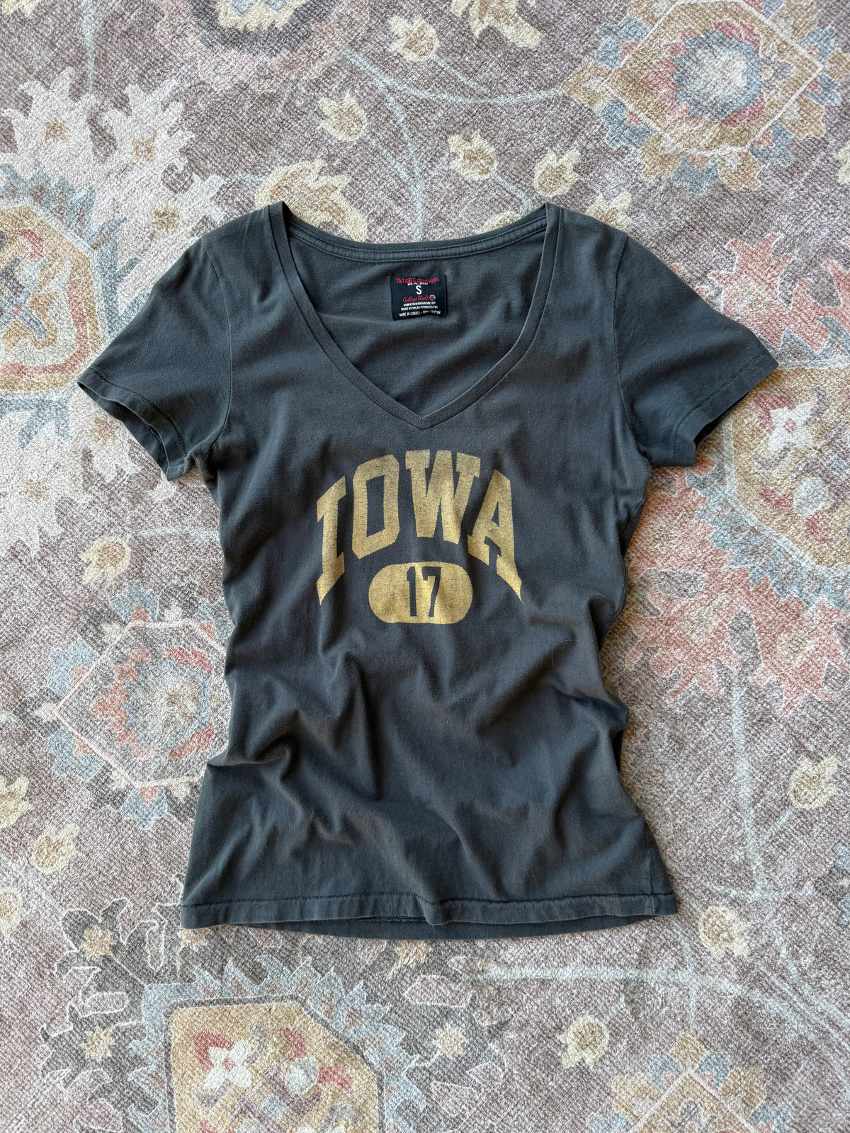 Iowa Vneck Tee - S