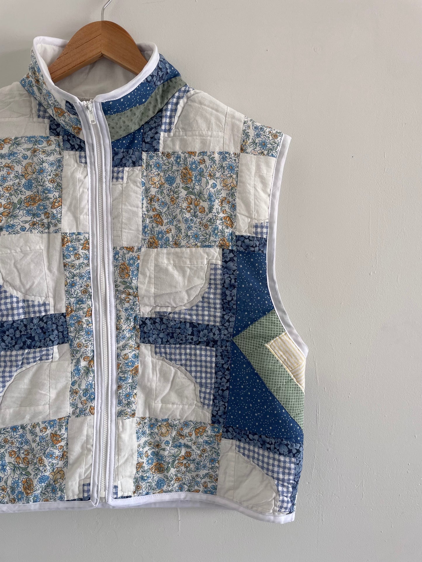 Quilt Zip Up Vest - L