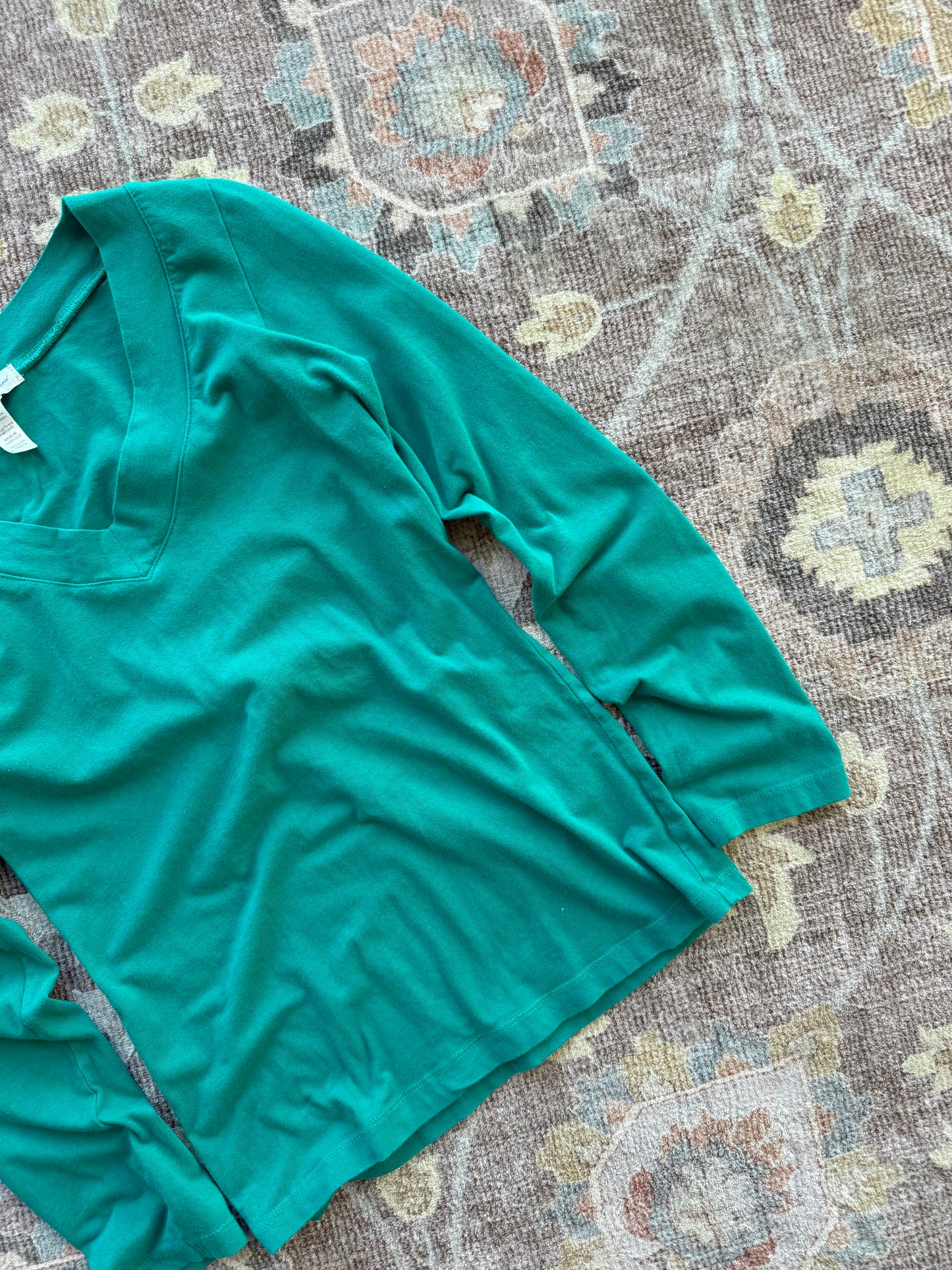 V-Neck Long Sleeve - L