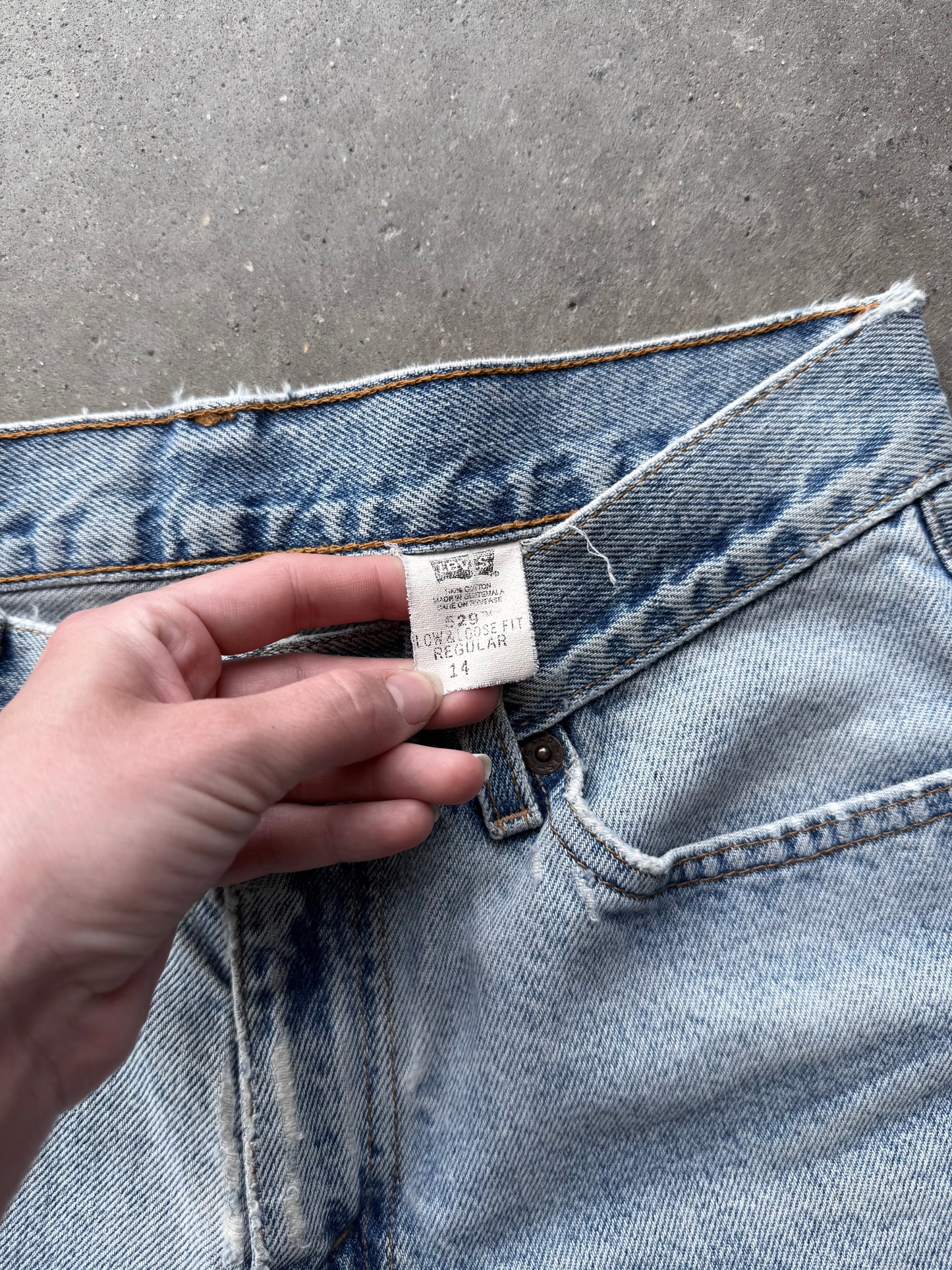 529 Levi’s Denim Shorts - 27x5.5