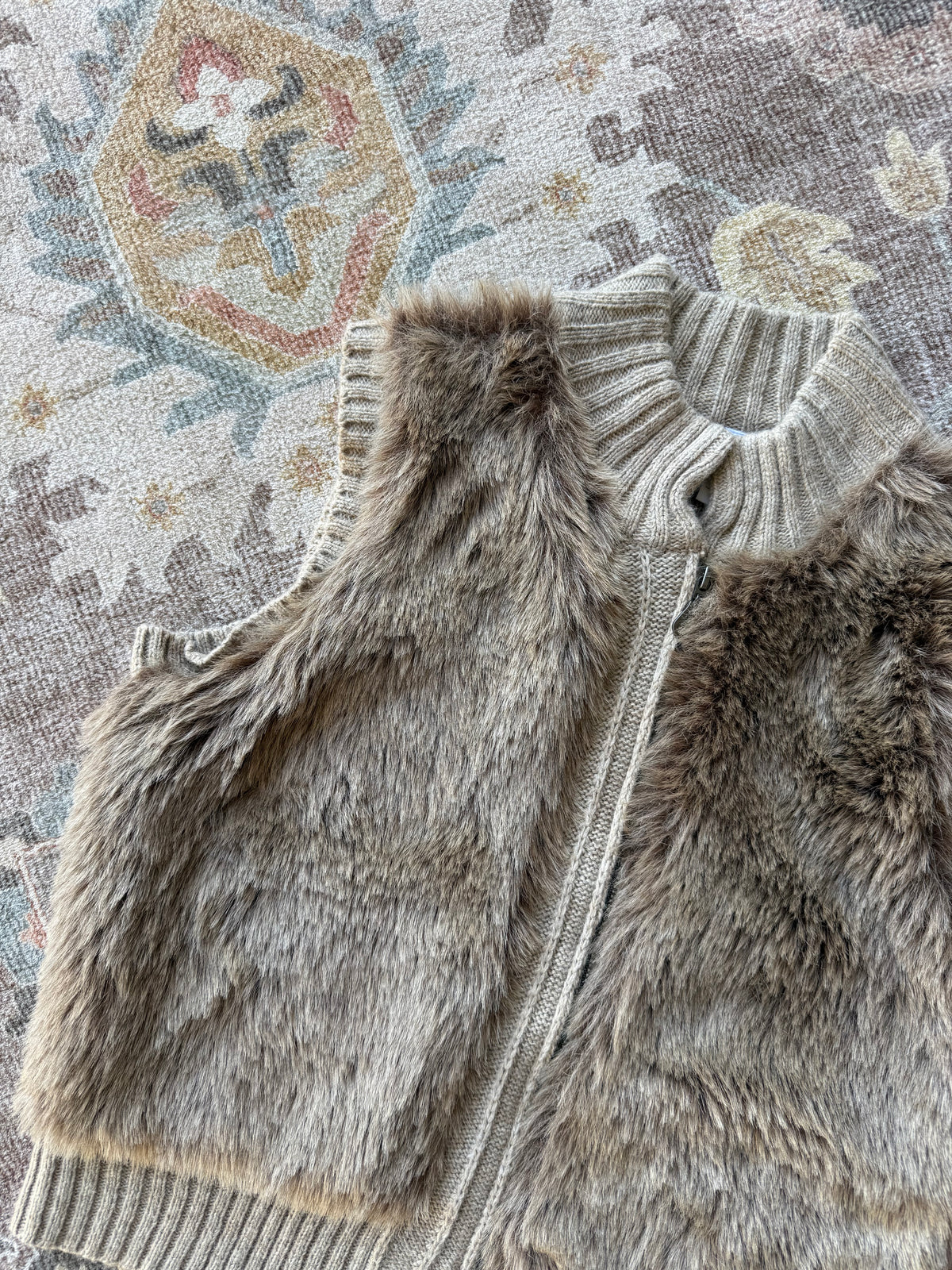 Faux Fur Zip Up Sweater Vest - L