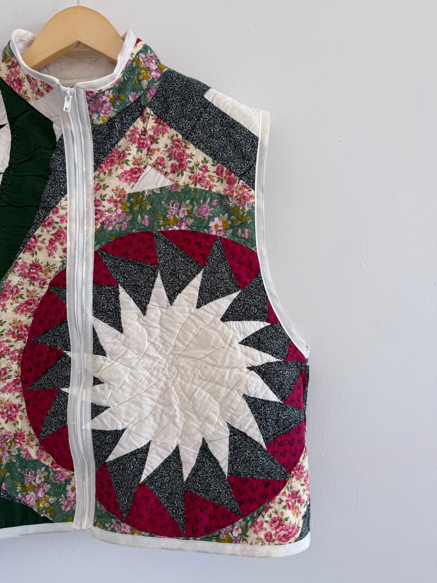 Quilt Zip Up Vest - L