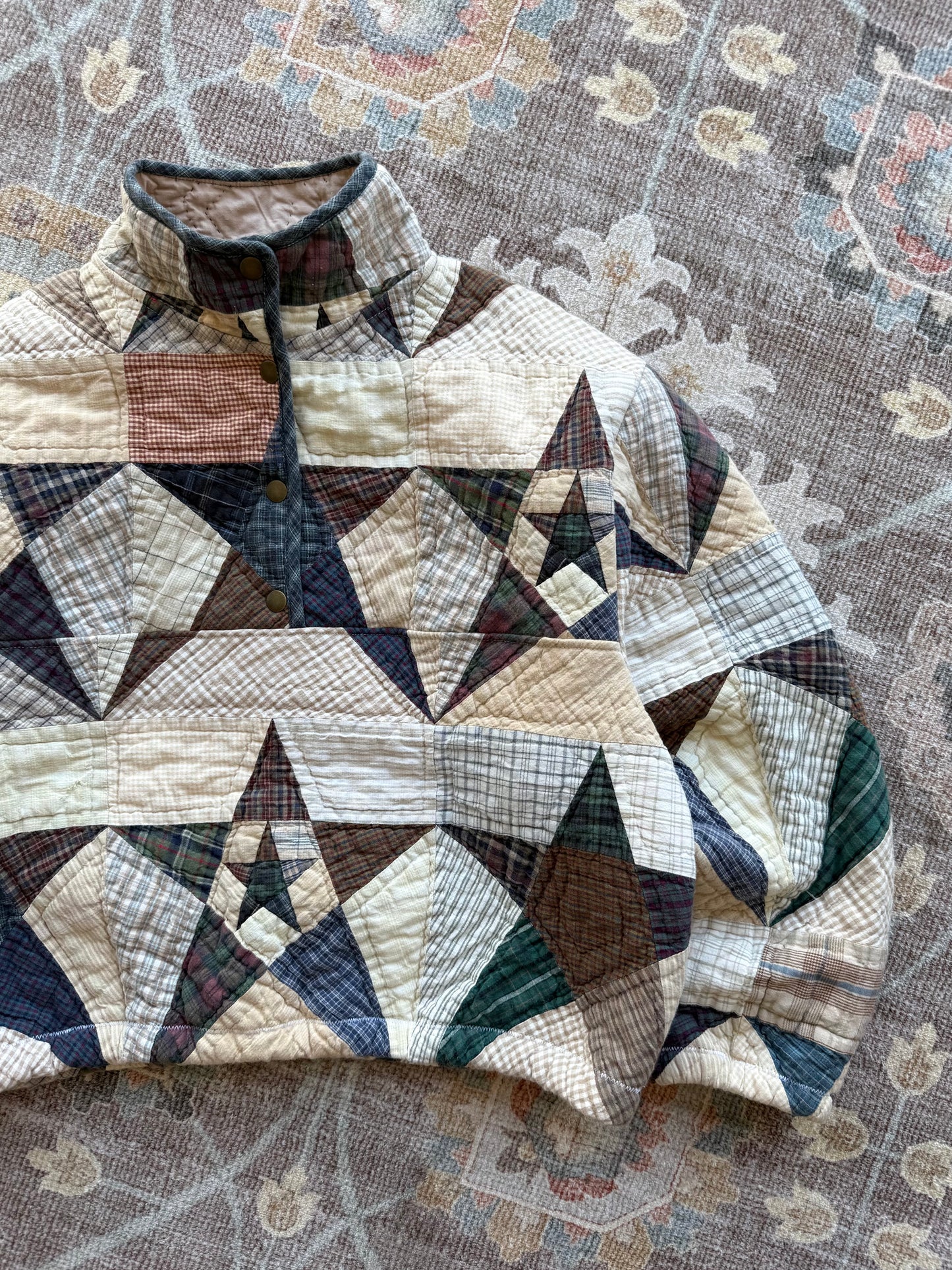 Quilt Cinch Snap Button Pullover - M