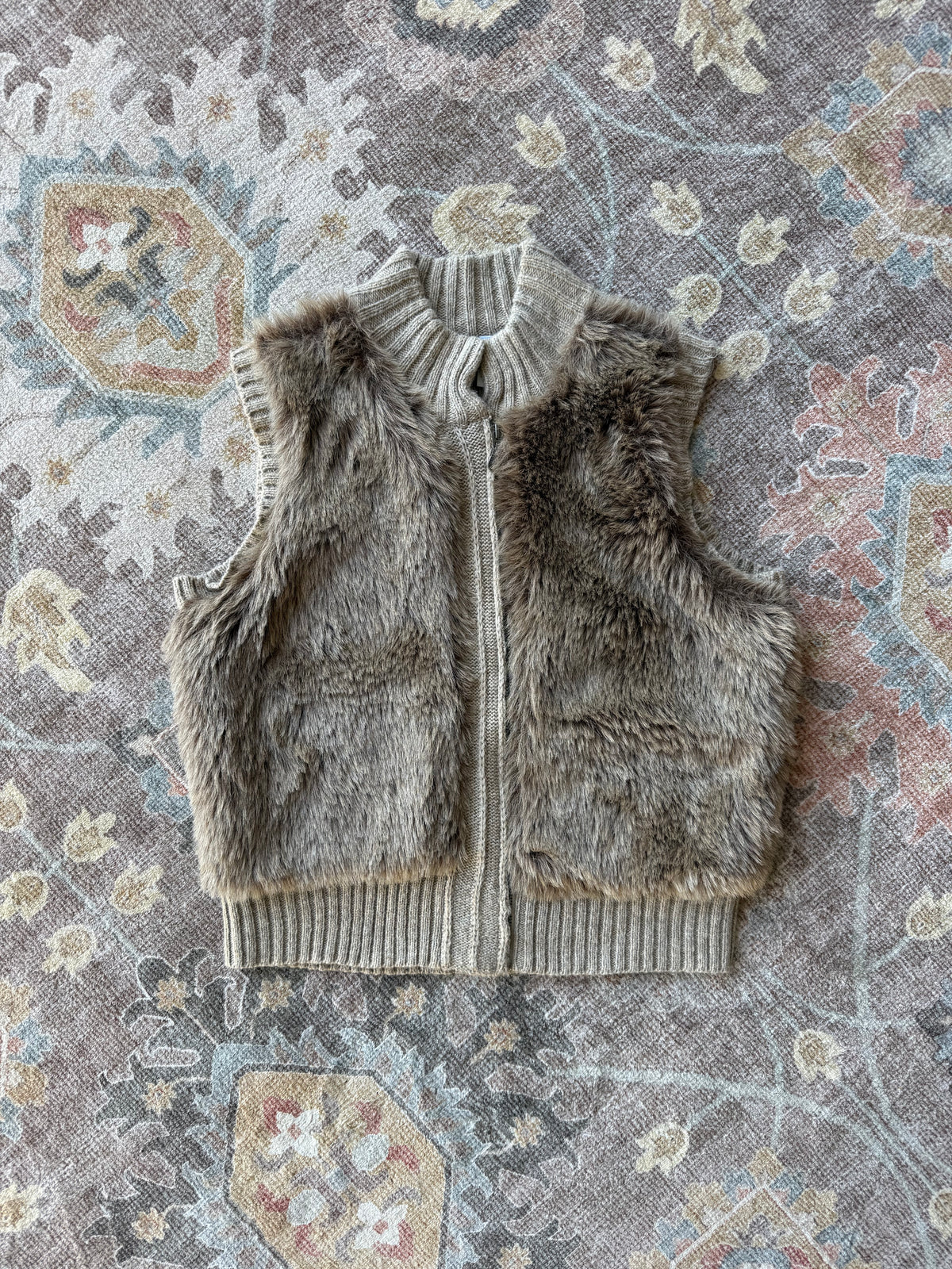 Faux Fur Zip Up Sweater Vest - L
