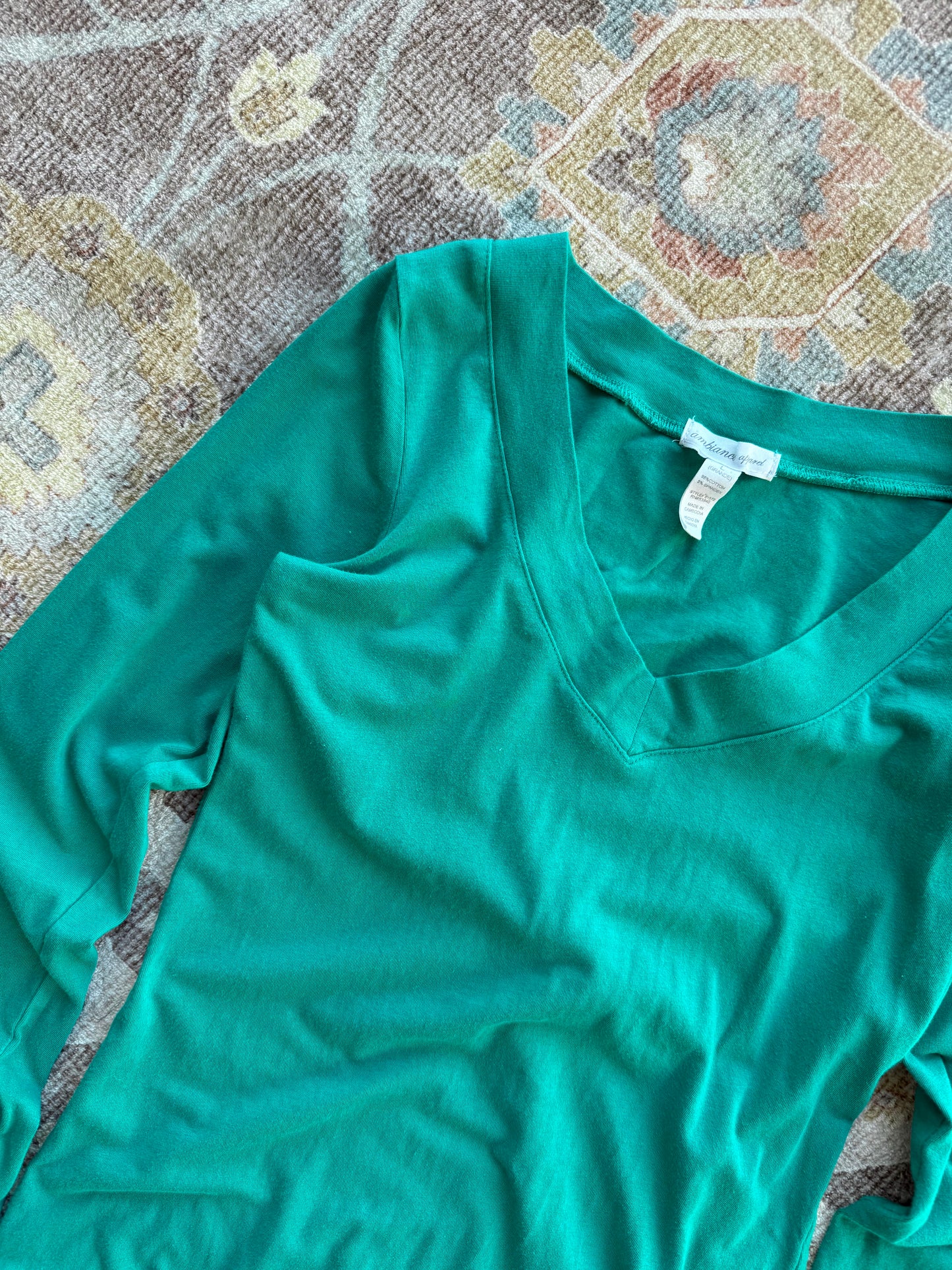 V-Neck Long Sleeve - L