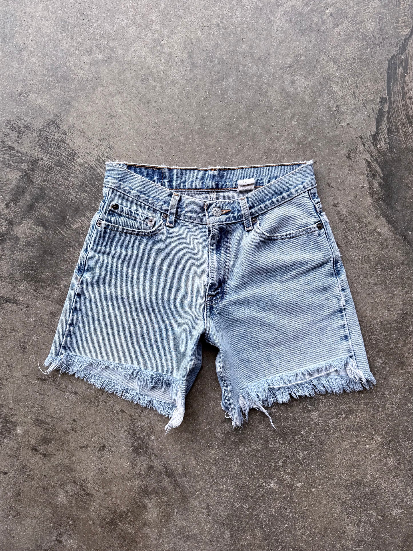 529 Levi’s Denim Shorts - 27x5.5